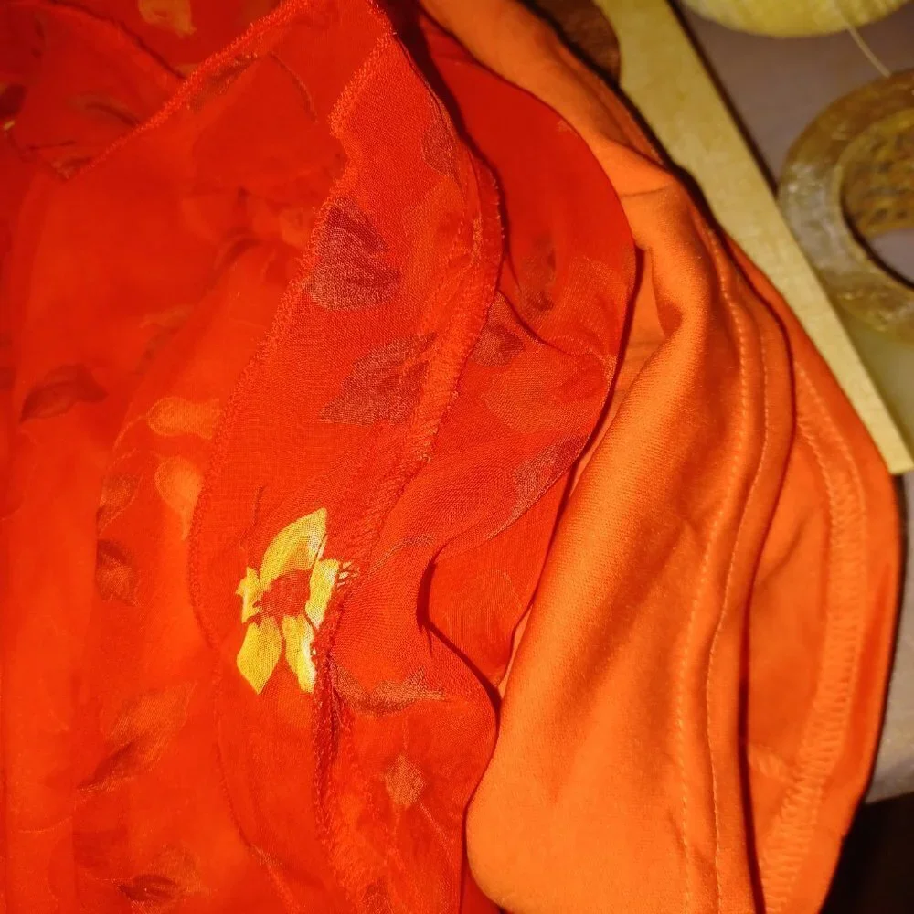 Sexy Little Red Floral Dress - Size 7 - Picture 5 of 9